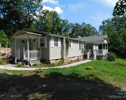 563 Mullin Hill  Road, Spruce Pine