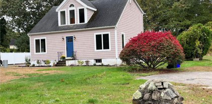 83 Old Post Road, Westerly