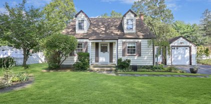 9 Vautrin Avenue, Holtsville
