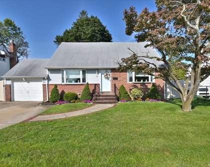 38 Cedar Street, Hicksville