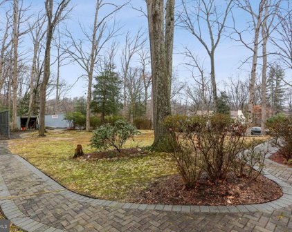 6029 Woodland Ter, Mclean