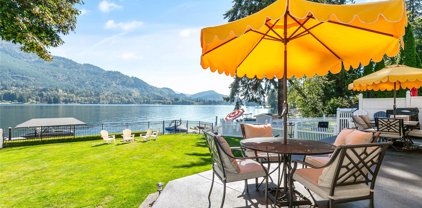 562 W Lake Samish Drive, Bellingham