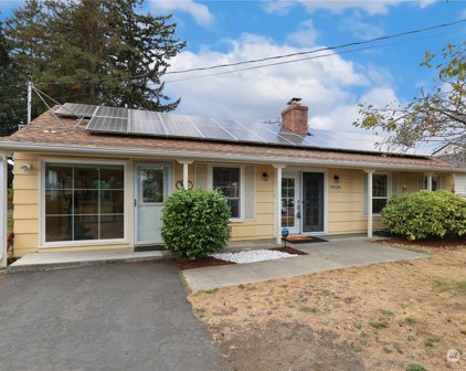 9020 Maple Avenue SW, Lakewood