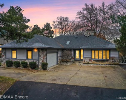 6400 TARA, Waterford Twp