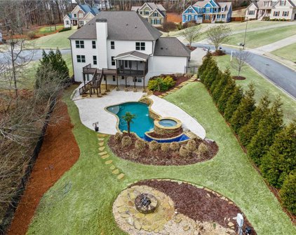 405 Kings Point Drive, Canton