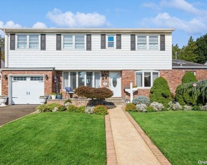 424 Atlantic Avenue, Massapequa Park