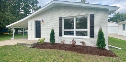 1735 WHIPPLE, Port Huron