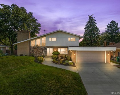 37642 MAAS, Sterling Heights