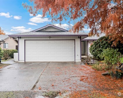 1213 9th Avenue NW, Puyallup