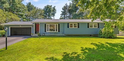 66 Dean Rd, Wayland
