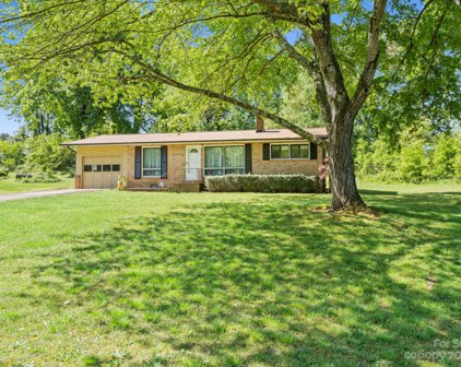 2283 Hillside  Drive, Newton