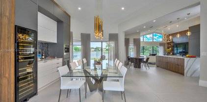 1089 Deerwood Ln, Weston