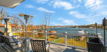 328 Arbutus Dr, Edgewater