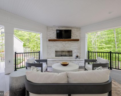 8209 Copperglow Trl, Fairfax Station