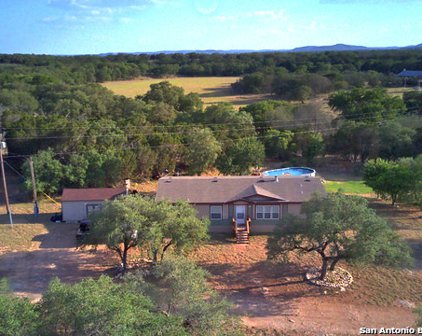 749 Red Bluff Ranch Rd, Pipe Creek