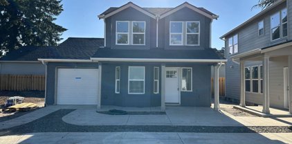 15547 SE YAMHILL ST Unit #B, Portland