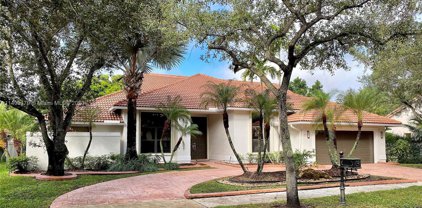 1099 Waterbrook Ln, Weston