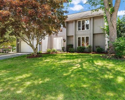 2 Goldfinch Court, Amherst