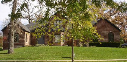 2300 Glen Oaks Court, Algonquin
