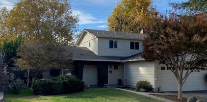 5586 Paseo Navarro, Pleasanton
