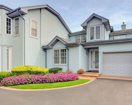 478 Florencia Place Unit #478, Melville