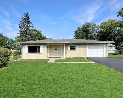 251 Hickory Drive, Crystal Lake
