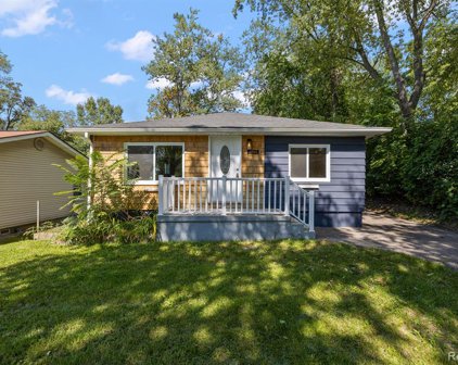 2061 GALLOWAY, Auburn Hills