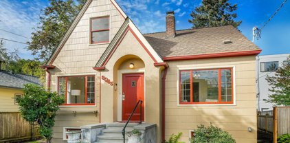 8045 17th Avenue NE, Seattle