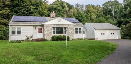 62 Chestnut Land Road, New Milford