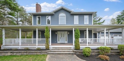 60 Indian Ln, Canton