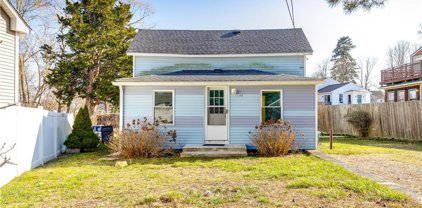 48 Riverside  Avenue, Warwick