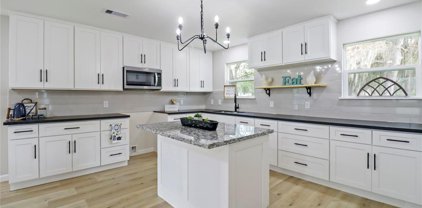 421 Center Way Street, Lake Jackson