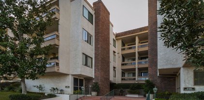 17130  Burbank Blvd Unit 301, Encino
