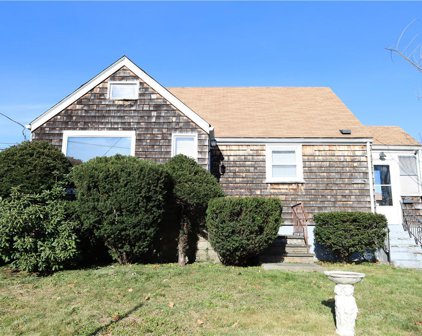 105 Puritan Avenue, Cranston