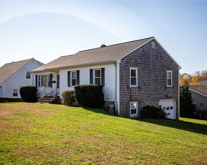 35 Coggeshall Avenue, Newport