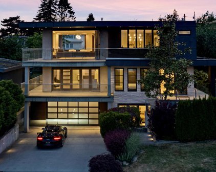 1089 Ewson Street, White Rock
