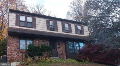 142 Foster Ave, Havertown