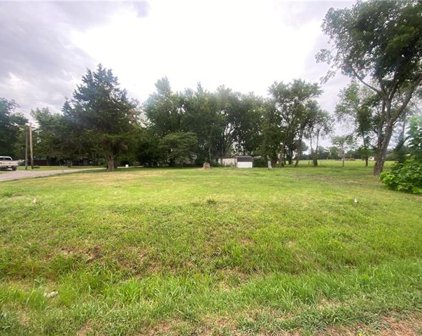 213 S Walnut Street, Centerview