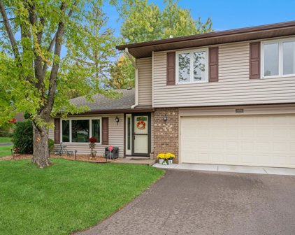 9550 Kingsview Lane N, Maple Grove
