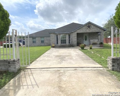 1328 Sutherland Springs Rd, Floresville