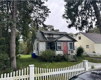 45 E Smith Street, Amityville