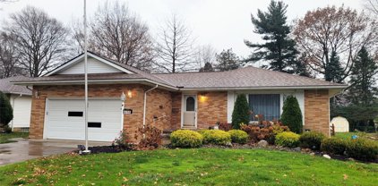 6740 Larchmont Drive, Mayfield Heights