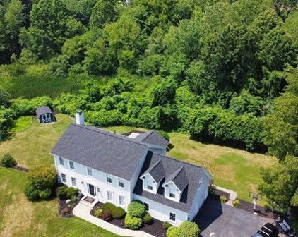 8 Cataumet Ln, West Springfield