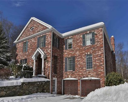 3 Stone Hill Rd, Westborough