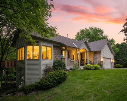 1913 Creek View Court, Chanhassen