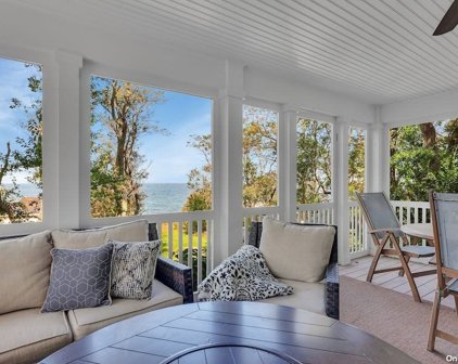 712 Sound Shore Road, Jamesport