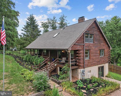 150 Oak Dr, Dover