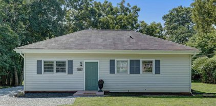 111 W Moffitt Avenue, Liberty