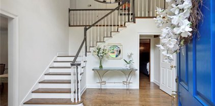 360 Saddlebrook Drive, Roswell