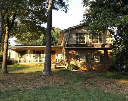 210 Jade Cove Circle, Roswell